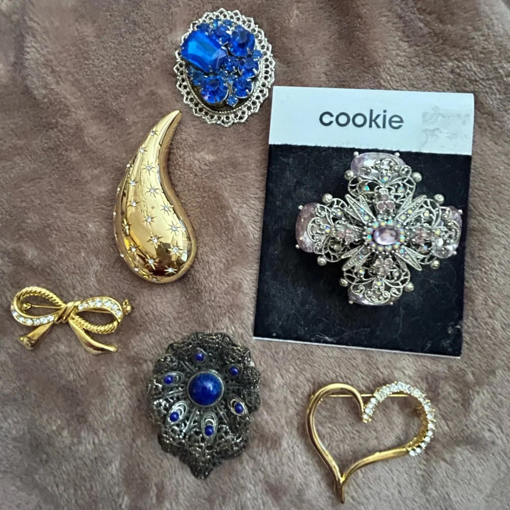 Six vintage brooches (pins) - Picture 1 of 7
